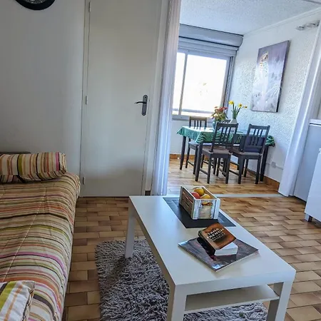 049 Beau Quartier Falaises Avec Parking Appartamento